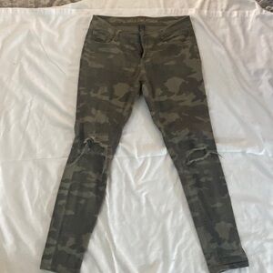 Camouflage jeans